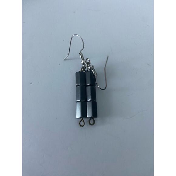 Handmade magnetic gray bead earrings - Picture 4 of 4